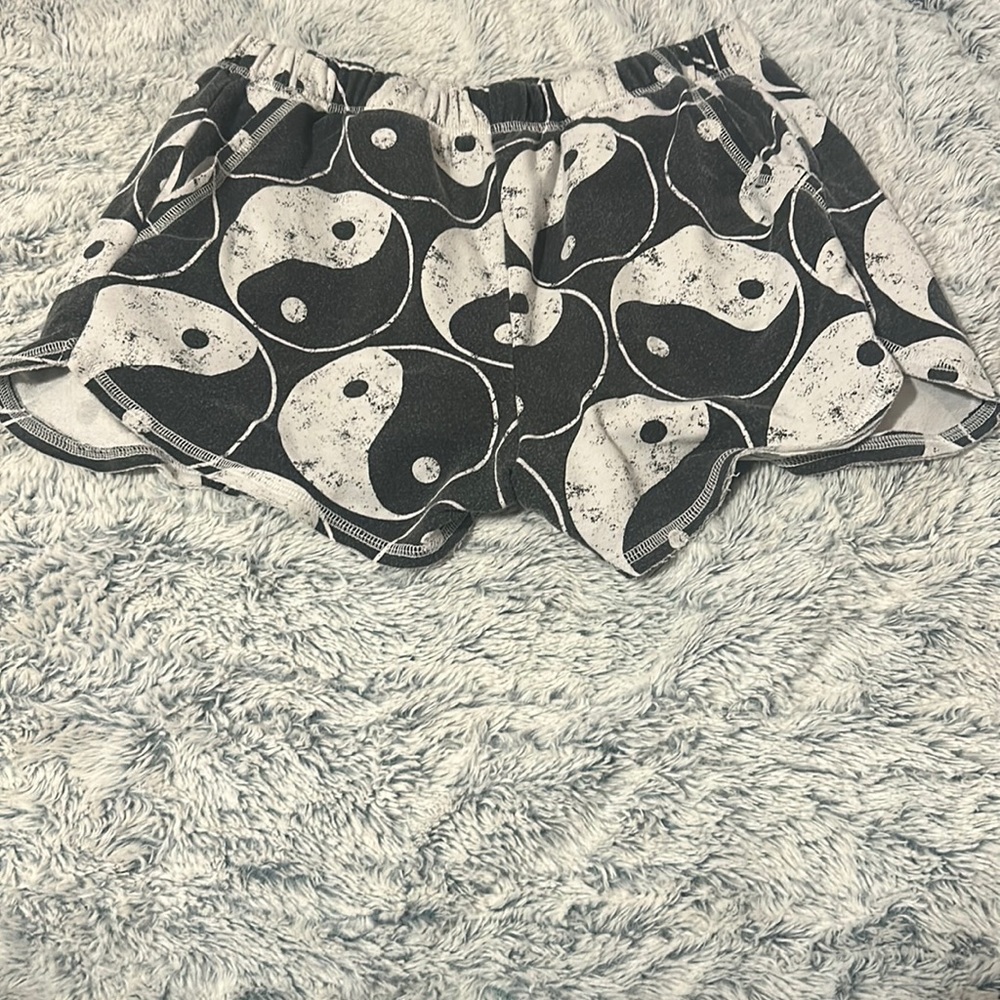 yin & yang shorts from forever 21